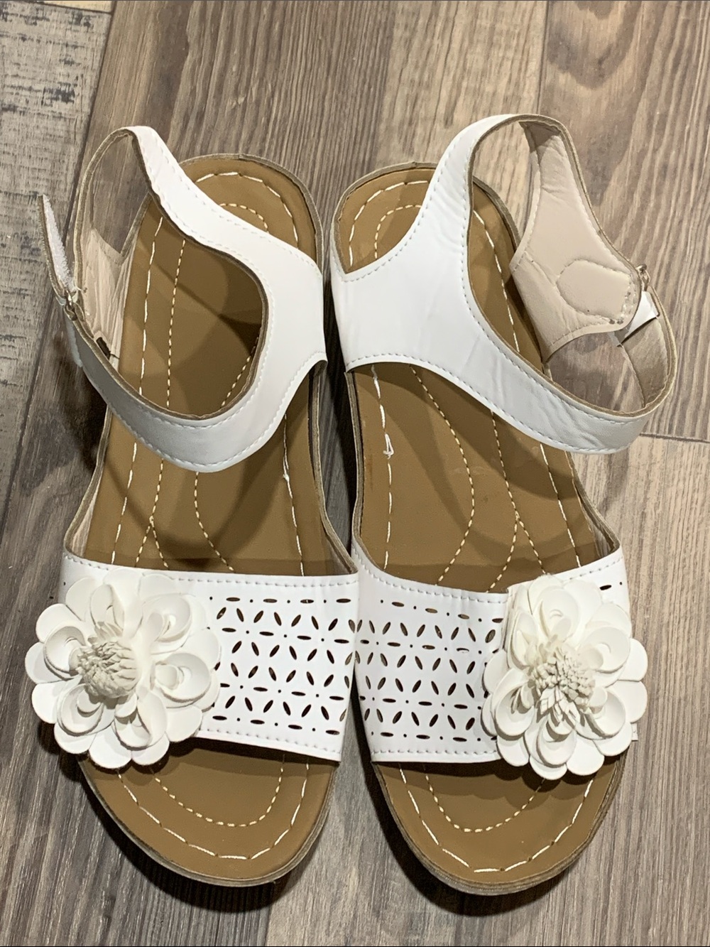 Women's White Floral Cutout Slingback Sandals